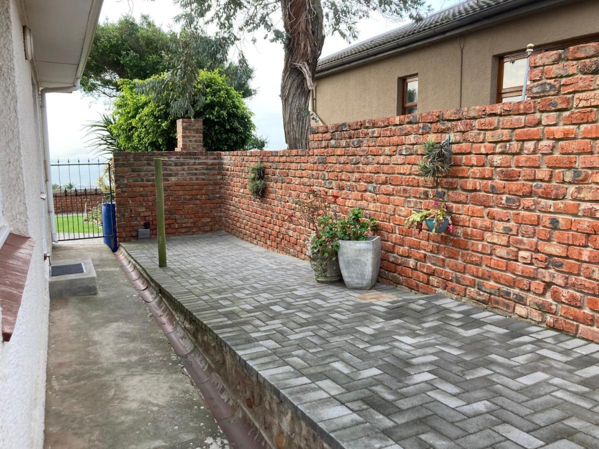 Kirknewton Hotel Port Elizabeth Exterior photo