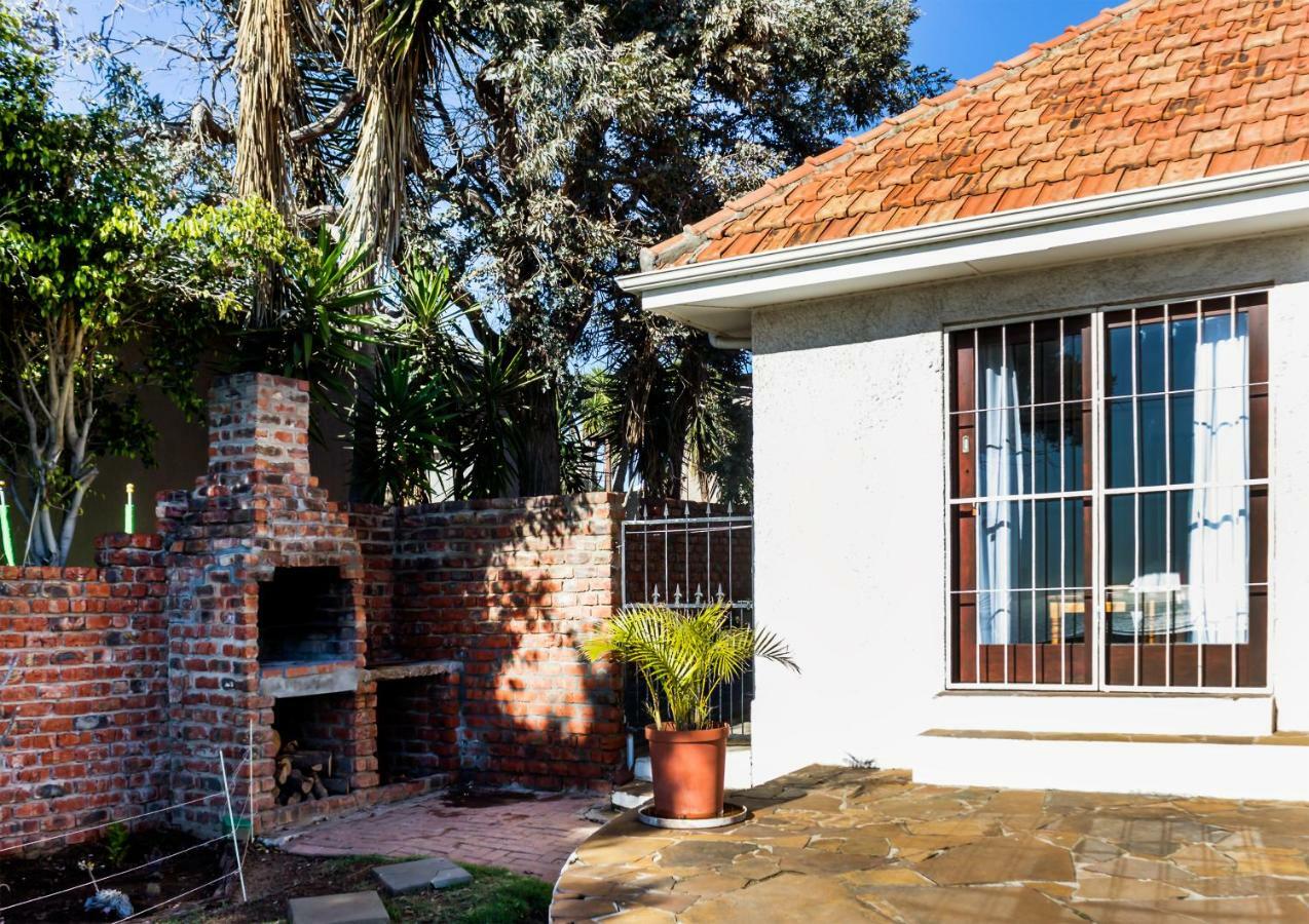 Kirknewton Hotel Port Elizabeth Exterior photo