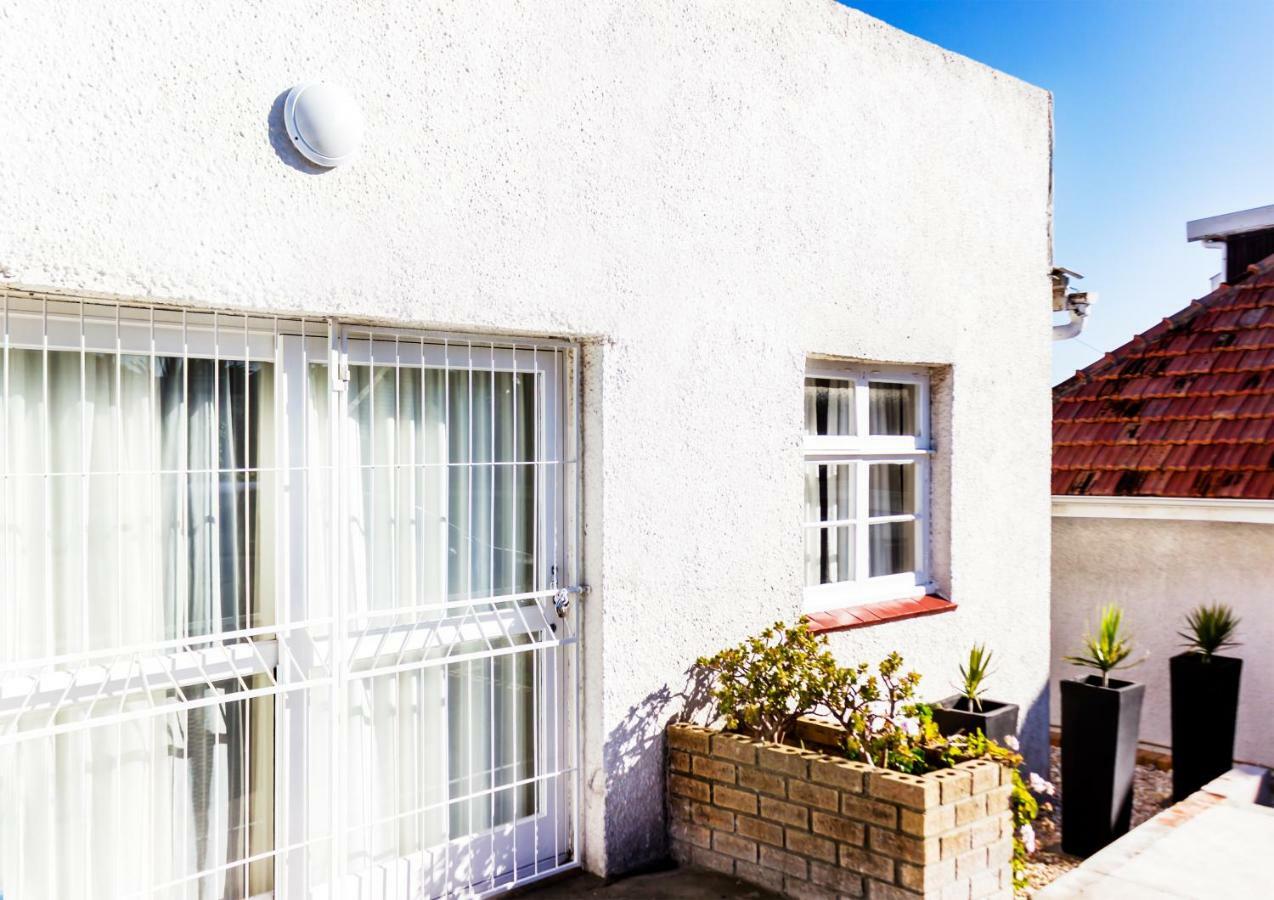 Kirknewton Hotel Port Elizabeth Exterior photo
